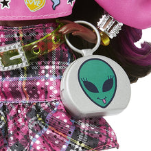 Charger l'image dans la galerie, Mattel, Poupée Barbie Extra Cheveux Rose Style Punk avec Panda