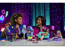 Charger l'image dans la galerie, Monster High Coffret Salle des Élèves Meubles Et Accessoires À Thème pour Maison De Poupée 2 Animaux Et 1 Distributeur Automatique