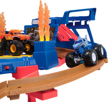 Charger l'image dans la galerie, SPIN MASTER Monster Jam Supercharge Speedway avec Megalodon et Crazy Bull