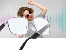 Charger l'image dans la galerie, "Lunettes connectées Mogie. - Modèle Lyra - Branches noires avec verres photochromiques.- Branche tactile - Gestion playlist et appels - Bluetooth - Assistant vocal - Anti lumière bleue - Monture : Grise métalisée mate"