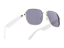 Charger l'image dans la galerie, Lunettes connectées Mogie. - Modèle Thalos - Branches blanches avec monture dorée et verres solaires polarisés Branche tactile . - Verres solaires polarisés - Gestion playlist et appels - Bluetooth - Assistant vocal - Monture : Doré