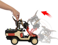 Charger l'image dans la galerie, MATTEL Matchbox Jurassic World Véhicule télécommandé Dino Hunter, Voiture à batterie avec télécommande et figurine de dinosaure 46 cm