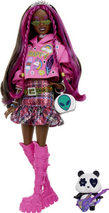 Mattel, Poupée Barbie Extra Cheveux Rose Style Punk avec Panda