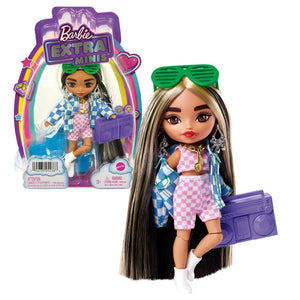 Poupée Barbie Extra Mini tenue à carreaux