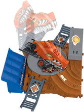 Charger l&#39;image dans la galerie, Hot Wheels Monster Trucks Demi-finale Shark Spin

